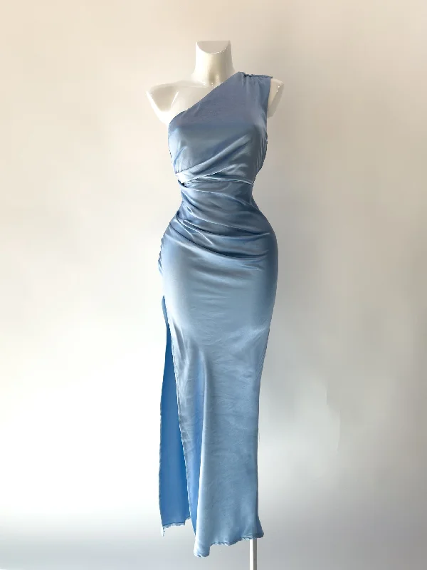 Midi dresses with cold - shoulder cutouts for a trendy style Iris Maxi Dress - Blue