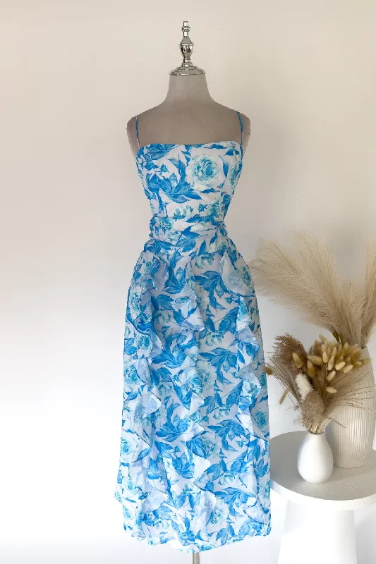 Midi dresses with geometric cutouts for a contemporary and edgy look Cassidy Floral Maxi Dress - Blue Midi dresses with geometric cutouts for a contemporary and edgy look Cassidy Floral Maxi Dress - Blue