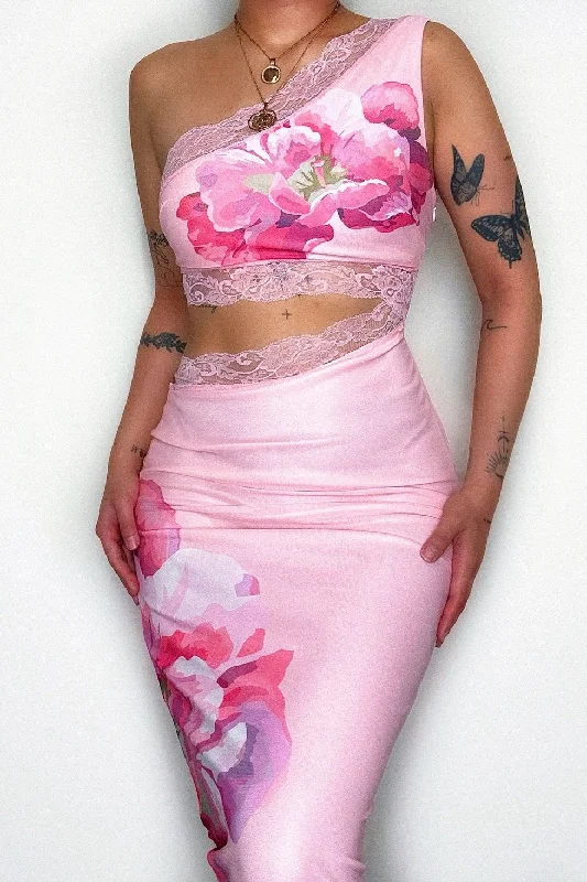 Midi dresses with mesh inserts for a trendy and breathable option Serena Floral Maxi Dress Midi dresses with mesh inserts for a trendy and breathable option Serena Floral Maxi Dress