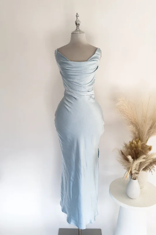 Velvet midi dresses in jewel tones for a glamorous winter event Karli Maxi Dress