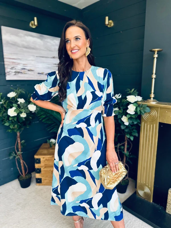 Midi dresses with ruffled sleeves for a more feminine and voluminous look Mary-Jane Printed Midi Dress in Blue Midi dresses with ruffled sleeves for a more feminine and voluminous look Mary-Jane Printed Midi Dress in Blue