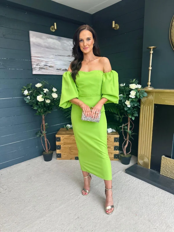 Midi dresses with geometric cutouts for a contemporary and edgy look Rosie Bardot Occasion Dress Apple Midi dresses with geometric cutouts for a contemporary and edgy look Rosie Bardot Occasion Dress Apple