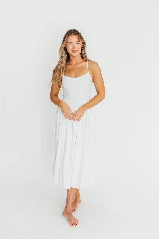 Midi dresses with metallic threads for a glamorous evening event Lucy Midi Dress in White Midi dresses with metallic threads for a glamorous evening event Lucy Midi Dress in White
