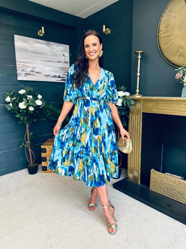 Velvet midi dresses in jewel tones for a glamorous winter event Tori Short Sleeve Smock Midi Dress in Blue Print Velvet midi dresses in jewel tones for a glamorous winter event Tori Short Sleeve Smock Midi Dress in Blue Print