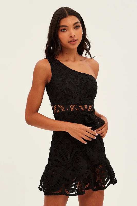 Empire Waist Women Dress to Accentuate the Bust and Conceal the WaistBlack Dress Lace