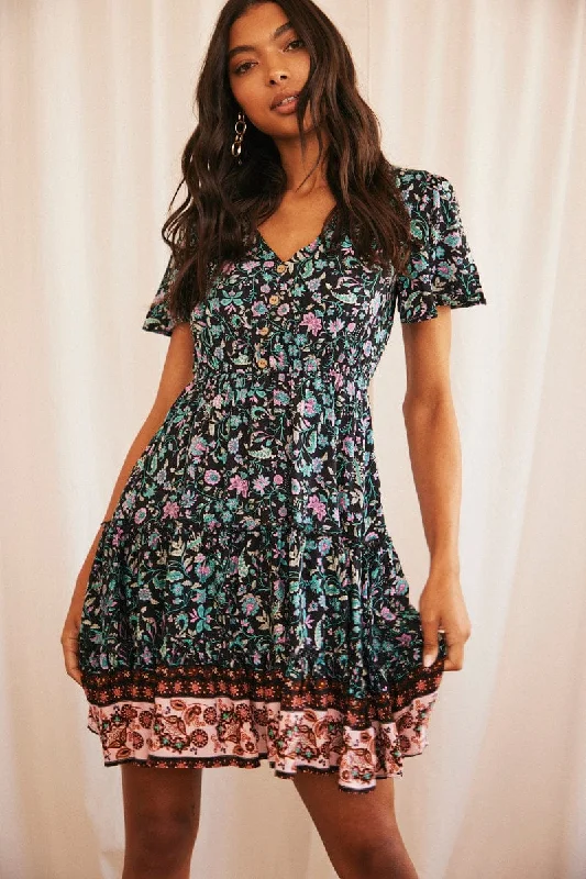 Sheath Women Dress with a Tailored Fit for a Professional LookBlack Mini Dress Fit & Flare Short Sleeve V-Neck