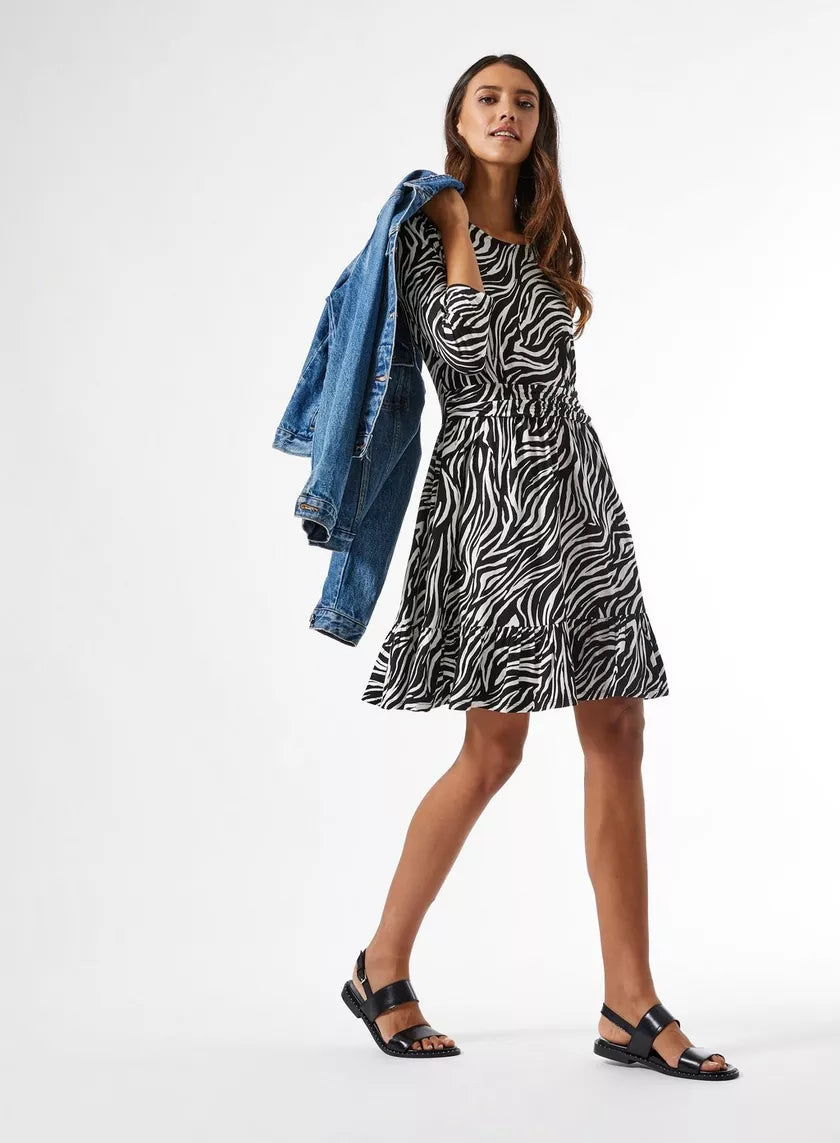 Maxi Women Dress with Floral Print for a Bohemian VibeBlack Zebra Print Ruched Waist Dress