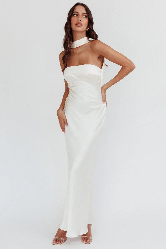 Long - Sleeve Women Dress in Velvet for a Luxurious Winter LookDamsel Reverse Halter Maxi Dress Oyster