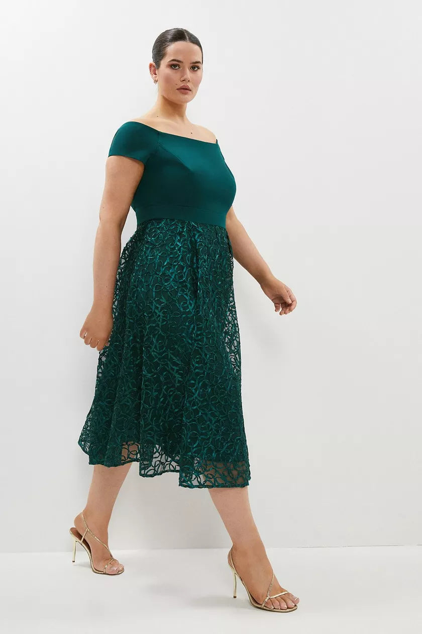 Ball Gown Women Dress with a Full Skirt for a Princess - like LookEmbroidered Midi Dress Green