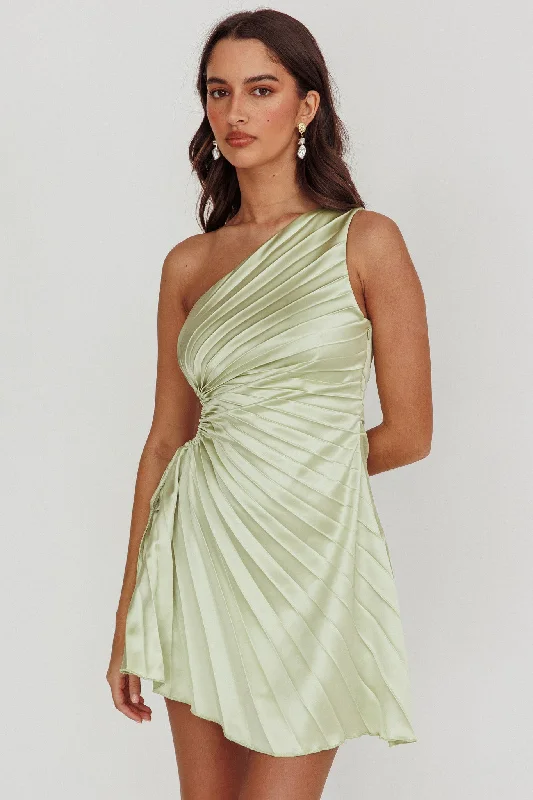 Ruffled Women Dress with Multiple Layers for a Playful and Girly StyleGlow Ray One-Shoulder Pleat Dress Apple