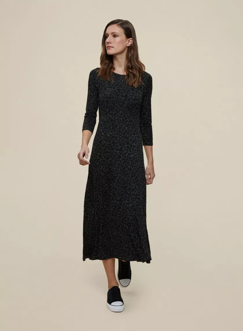 Sheath Women Dress with a Tailored Fit for a Professional LookKhaki Heart Printed Midi Dress