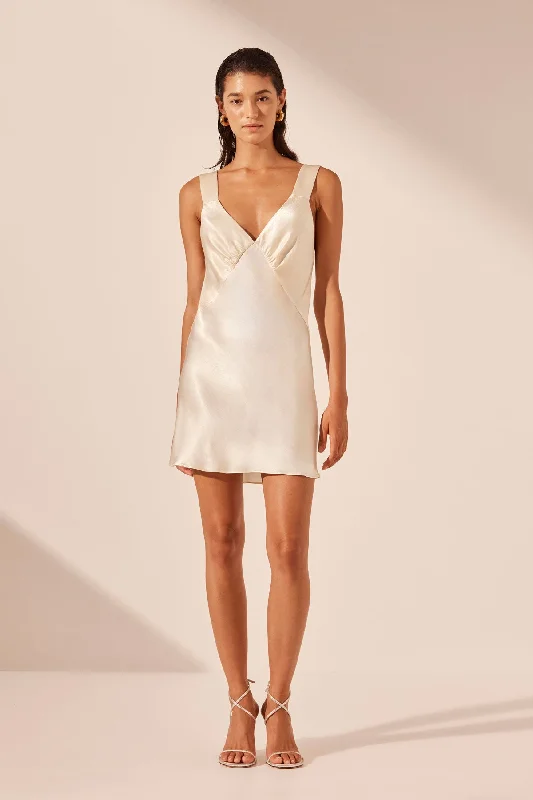 Little Black Women Dress with Sequins for a Glamorous Night OutLA LUNE PLUNGED SLIP DRESS - CREAM