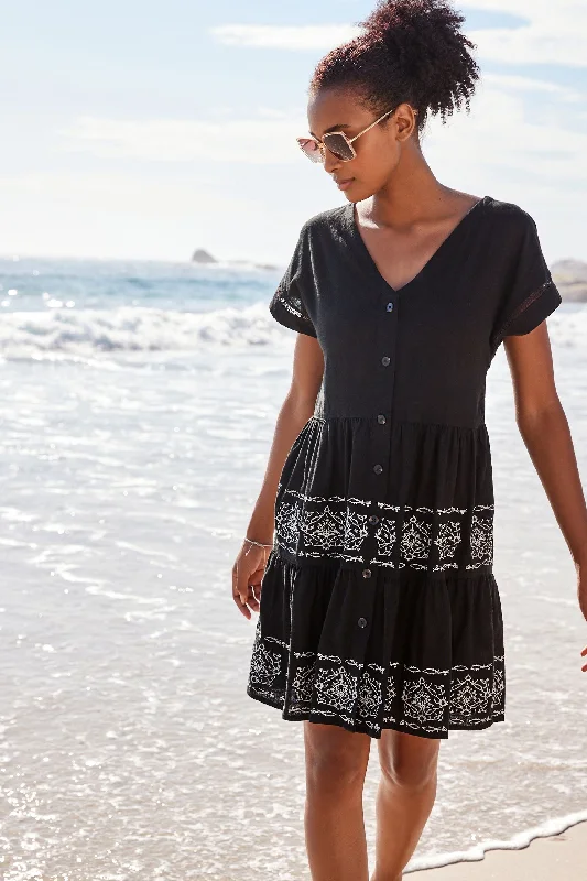 Sheath Women Dress with a Tailored Fit for a Professional LookLinen Blend Tiered Mini Dress Black