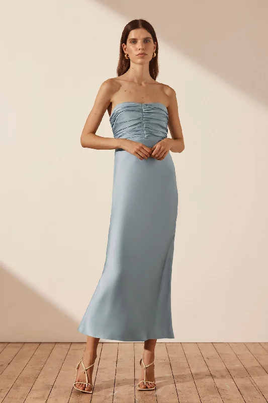 Sleeveless Women Dress in Bright Colors for Summer PartiesLUXE STRAPLESS RUCHED BODICE MIDI DRESS - AZURE