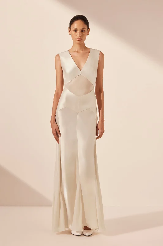 Off - the - Shoulder Women Dress for a Romantic and Feminine LookMORAYA GODET MAXI DRESS - PEARL