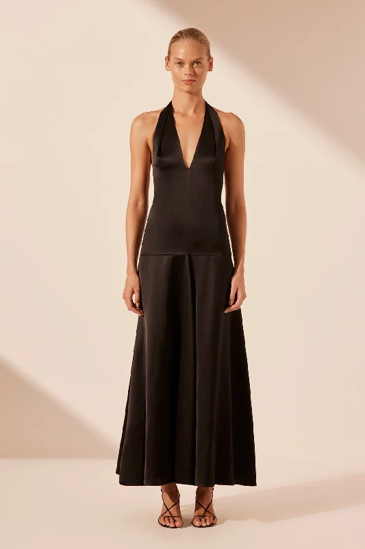Plus Size Women Dress with a Flattering A - Line Cut for Comfort and StyleSAVANNA HALTER OPEN BACK MAXI DRESS - BLACK Plus Size Women Dress with a Flattering A - Line Cut for Comfort and StyleSAVANNA HALTER OPEN BACK MAXI DRESS - BLACK