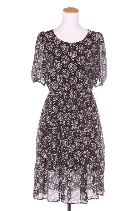Empire Waist Women Dress to Accentuate the Bust and Conceal the Waist Empire Waist Women Dress to Accentuate the Bust and Conceal the Waist LEO + BE - Rose print dress! 10 Empire Waist Women Dress to Accentuate the Bust and Conceal the Waist Empire Waist Women Dress to Accentuate the Bust and Conceal the Waist LEO + BE - Rose print dress! 10