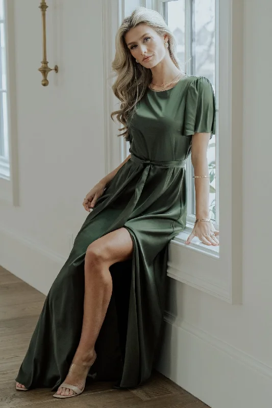 Maxi dresses with thin spaghetti straps for a delicate and feminine feelAgnes Satin Maxi Dress | Juniper Green Maxi dresses with thin spaghetti straps for a delicate and feminine feelAgnes Satin Maxi Dress | Juniper Green