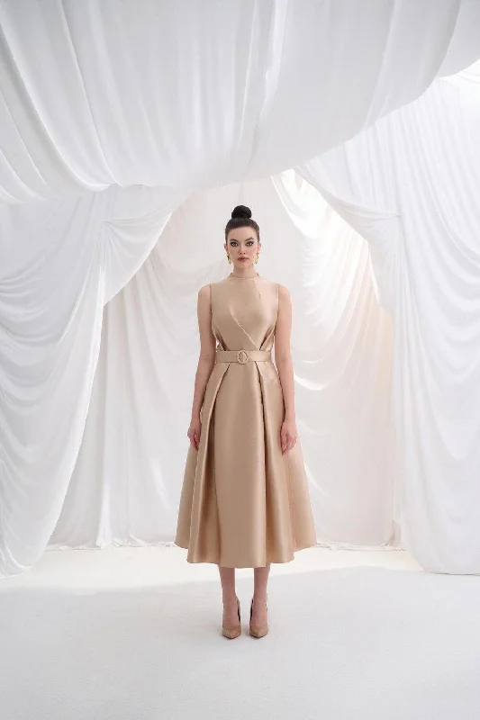 Midi dresses with ruched bodices for a feminine and fitted feelKera Fit and Flare Crew Neck Taffeta Midi Dress Midi dresses with ruched bodices for a feminine and fitted feelKera Fit and Flare Crew Neck Taffeta Midi Dress