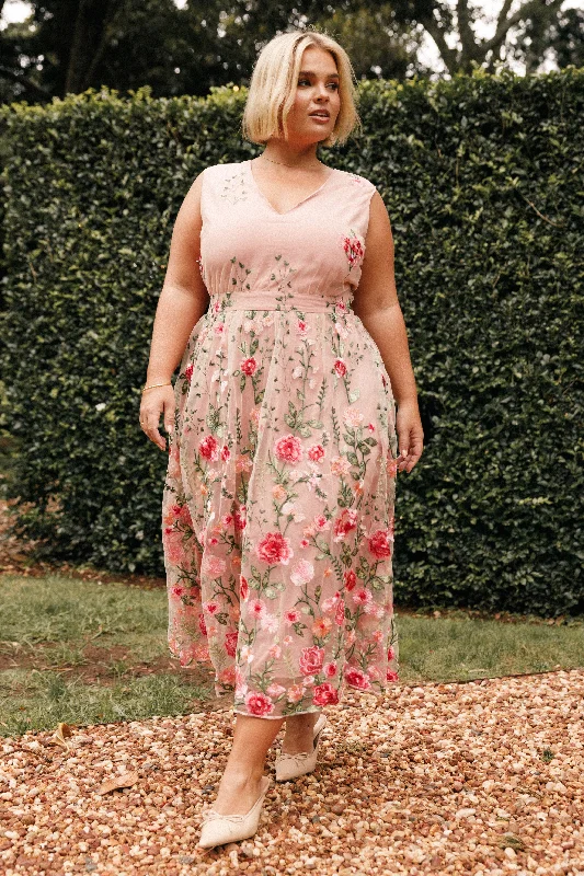 Midi dresses with pleated bodices for a classic and tailored lookWonderland Midi Dress - Pink Floral Midi dresses with pleated bodices for a classic and tailored lookWonderland Midi Dress - Pink Floral