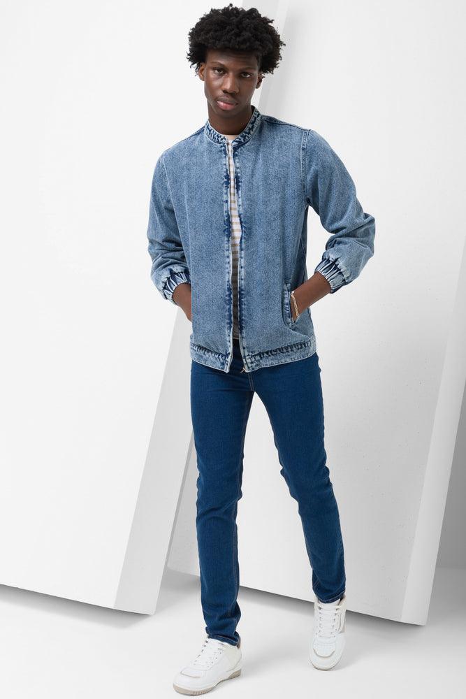 Men's Denim Button - Down Shirt with Roll - Up Cuffs for a Relaxed Summer VibeSkinny Denim Jeans Blue Men's Denim Button - Down Shirt with Roll - Up Cuffs for a Relaxed Summer VibeSkinny Denim Jeans Blue