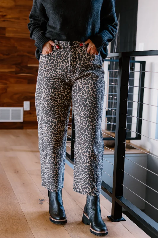 Women's drawstring athletic pants High - rise flare women jeans for a 70s - inspired look Marlowe Printed Barrel Pant | Leopard Women's drawstring athletic pants High - rise flare women jeans for a 70s - inspired look Marlowe Printed Barrel Pant | Leopard