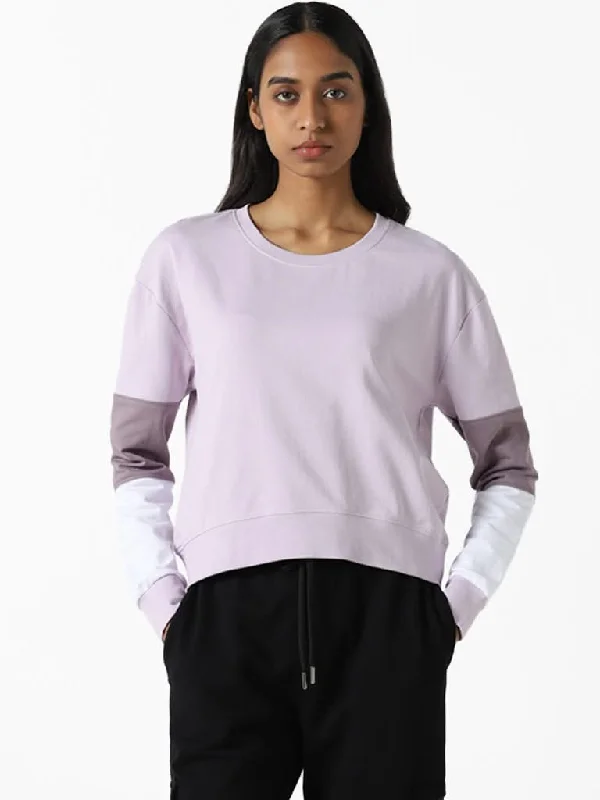 Women's pants with wrinkle - resistant material Cargo women jeans with multiple pockets for added functionality Studiofit Plain Lavender Cotton Ribbed T-Shirt Women's pants with wrinkle - resistant material Cargo women jeans with multiple pockets for added functionality Studiofit Plain Lavender Cotton Ribbed T-Shirt