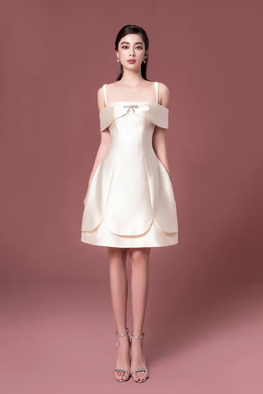 Mini dresses with spaghetti straps for a delicate lookStella A-line Strappy Taffeta Mini Dress Mini dresses with spaghetti straps for a delicate lookStella A-line Strappy Taffeta Mini Dress