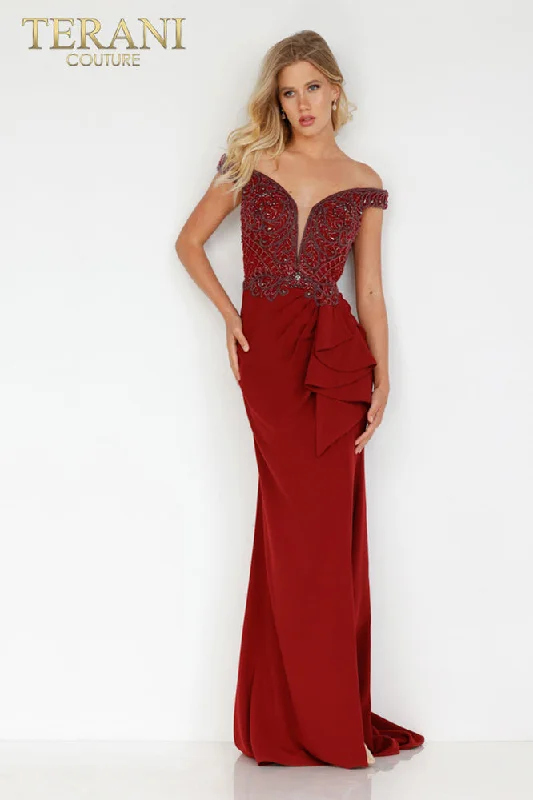 Prom dresses with side - slit skirts and beaded fringes for a glamorous appearanceTerani Couture 2221M0381 Prom dresses with side - slit skirts and beaded fringes for a glamorous appearanceTerani Couture 2221M0381