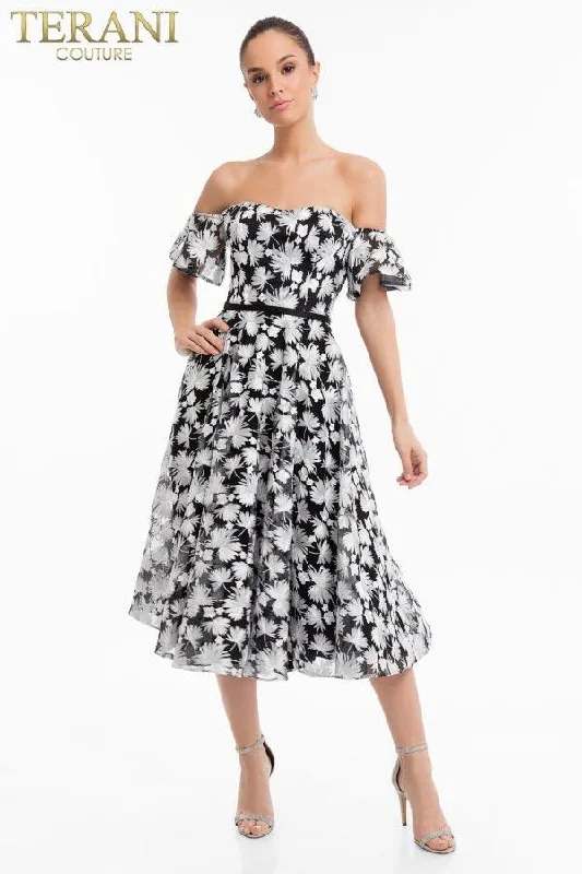 Bodycon dress with a zipper detailTerani Couture 1822C7056 Off Shoulder Short Dress Bodycon dress with a zipper detailTerani Couture 1822C7056 Off Shoulder Short Dress
