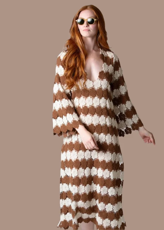 Maternity stretchy cover ups for pregnant beachgoersArelis Two-Tone Cosmos Flower Lace Caftan Maternity stretchy cover ups for pregnant beachgoersArelis Two-Tone Cosmos Flower Lace Caftan